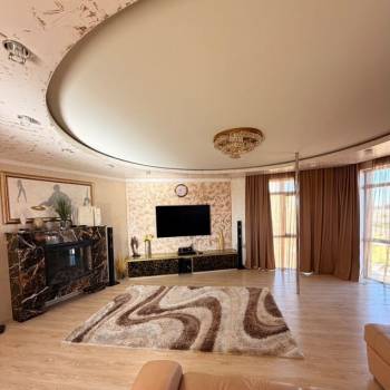 Сдается 2-х комнатная квартира, 150 м²