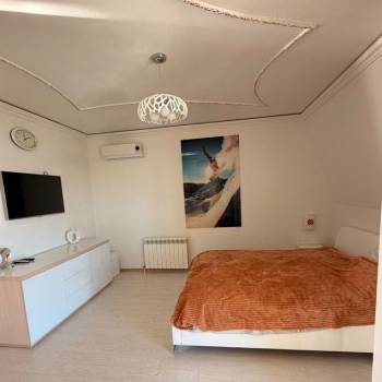 Сдается 2-х комнатная квартира, 150 м²