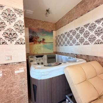 Сдается 2-х комнатная квартира, 150 м²