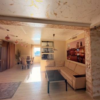 Сдается 2-х комнатная квартира, 150 м²