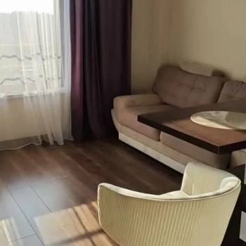 Сдается 1-комнатная квартира, 42 м²