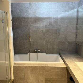 Сдается 2-х комнатная квартира, 108 м²