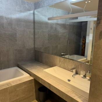 Сдается 2-х комнатная квартира, 108 м²