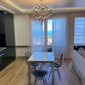 Сдается 2-х комнатная квартира, 108 м²