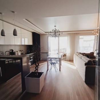 Сдается 2-х комнатная квартира, 108 м²