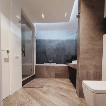 Сдается 2-х комнатная квартира, 108 м²