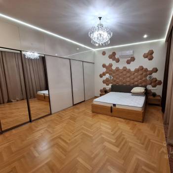 Сдается 2-х комнатная квартира, 97 м²