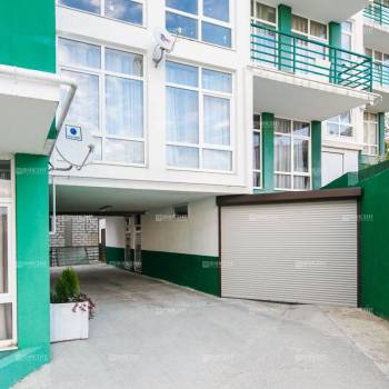 Продается 1-комнатная квартира, 42 м²