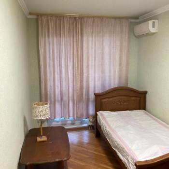 Продается 1-комнатная квартира, 97 м²