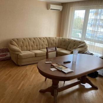 Продается 1-комнатная квартира, 97 м²