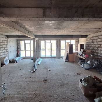Продается 1-комнатная квартира, 109 м²
