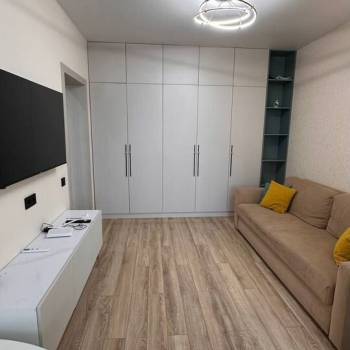 Продается 1-комнатная квартира, 38 м²