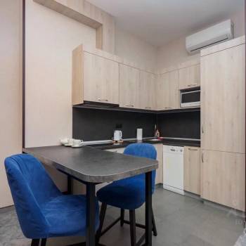 Продается 1-комнатная квартира, 42 м²