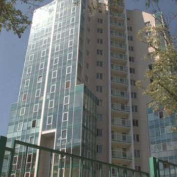 Продается 1-комнатная квартира, 161,1 м²