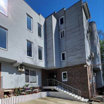 Продается 1-комнатная квартира, 100 м²