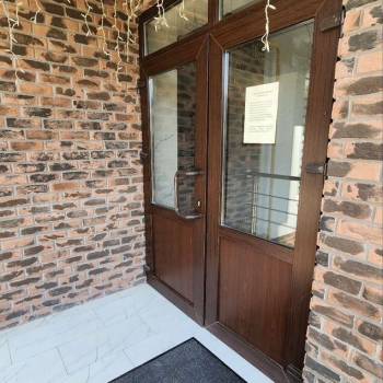 Продается 1-комнатная квартира, 100 м²