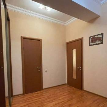 Продается 1-комнатная квартира, 61,9 м²