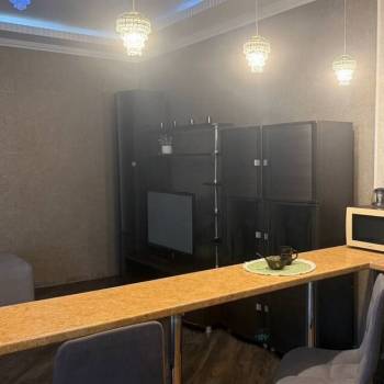 Продается 1-комнатная квартира, 76 м²