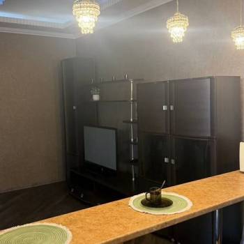 Продается 1-комнатная квартира, 76 м²