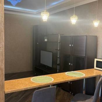 Продается 1-комнатная квартира, 76 м²
