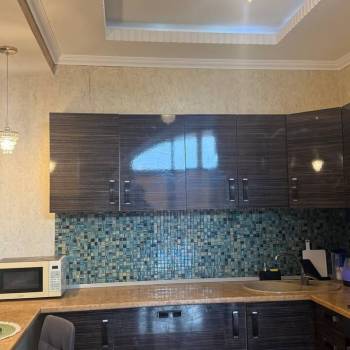 Продается 1-комнатная квартира, 76 м²