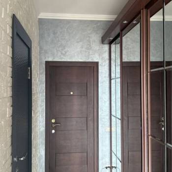Продается 1-комнатная квартира, 76 м²