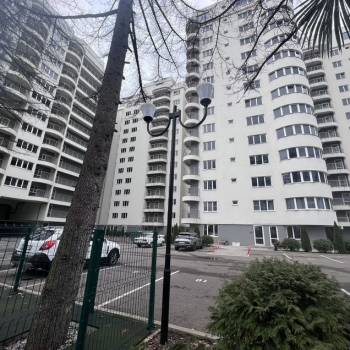 Продается 1-комнатная квартира, 105,5 м²