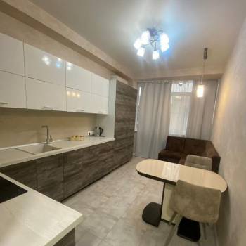 Продается 1-комнатная квартира, 42 м²
