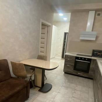 Продается 1-комнатная квартира, 42 м²