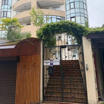 Продается 1-комнатная квартира, 97,7 м²