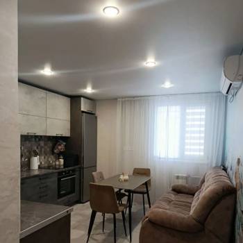 Сдается 2-х комнатная квартира, 77 м²