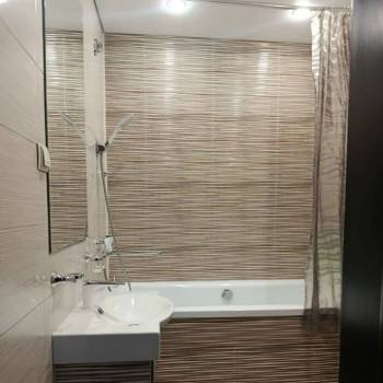 Сдается 2-х комнатная квартира, 77 м²