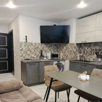 Сдается 2-х комнатная квартира, 77 м²