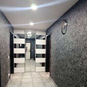 Сдается 2-х комнатная квартира, 77 м²