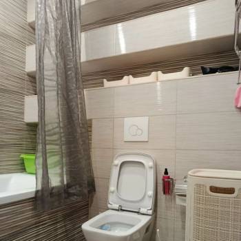 Сдается 2-х комнатная квартира, 77 м²