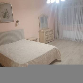 Сдается 2-х комнатная квартира, 100 м²
