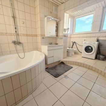 Продается 2-х комнатная квартира, 65 м²