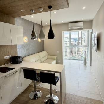 Продается 1-комнатная квартира, 42 м²