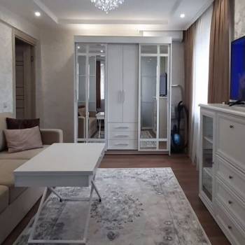 Продается 1-комнатная квартира, 37 м²