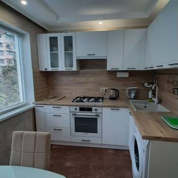 Продается 1-комнатная квартира, 37 м²