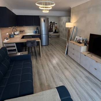Продается 1-комнатная квартира, 56,6 м²
