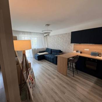 Продается 1-комнатная квартира, 56,6 м²