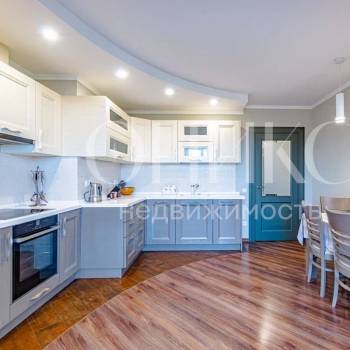Сдается Многокомнатная квартира, 140 м²