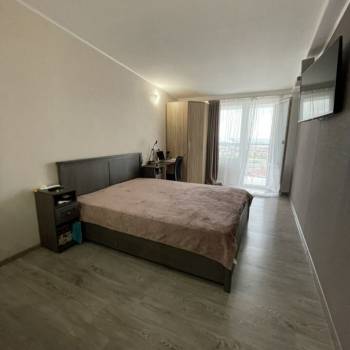 Продается Многокомнатная квартира, 90 м²