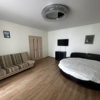Сдается 1-комнатная квартира, 65 м²