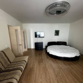 Сдается 1-комнатная квартира, 65 м²