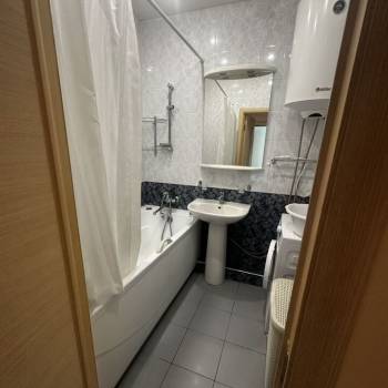 Сдается 1-комнатная квартира, 65 м²