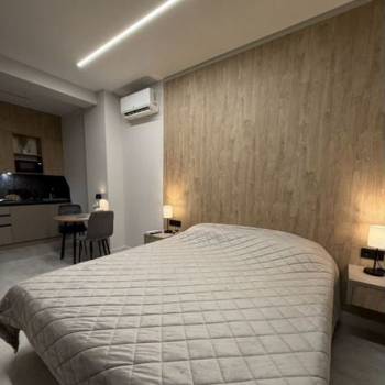 Продается 1-комнатная квартира, 103 м²