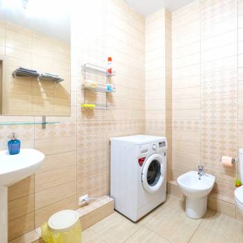 Сдается 1-комнатная квартира, 67 м²