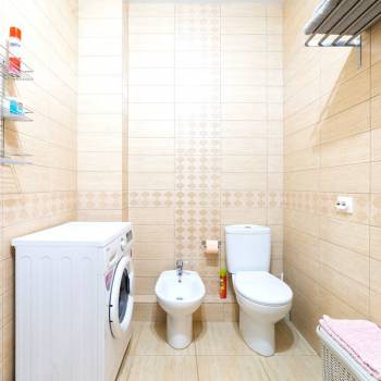 Сдается 1-комнатная квартира, 67 м²